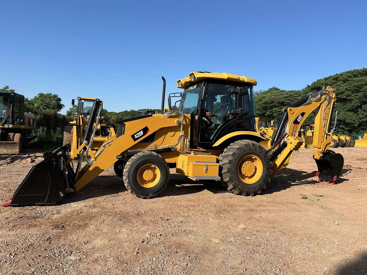 CATERPILLAR 420F2 - Buldoexcavator: Foto 4 CATERPILLAR 420F2 - Buldoexcavator: Foto 4