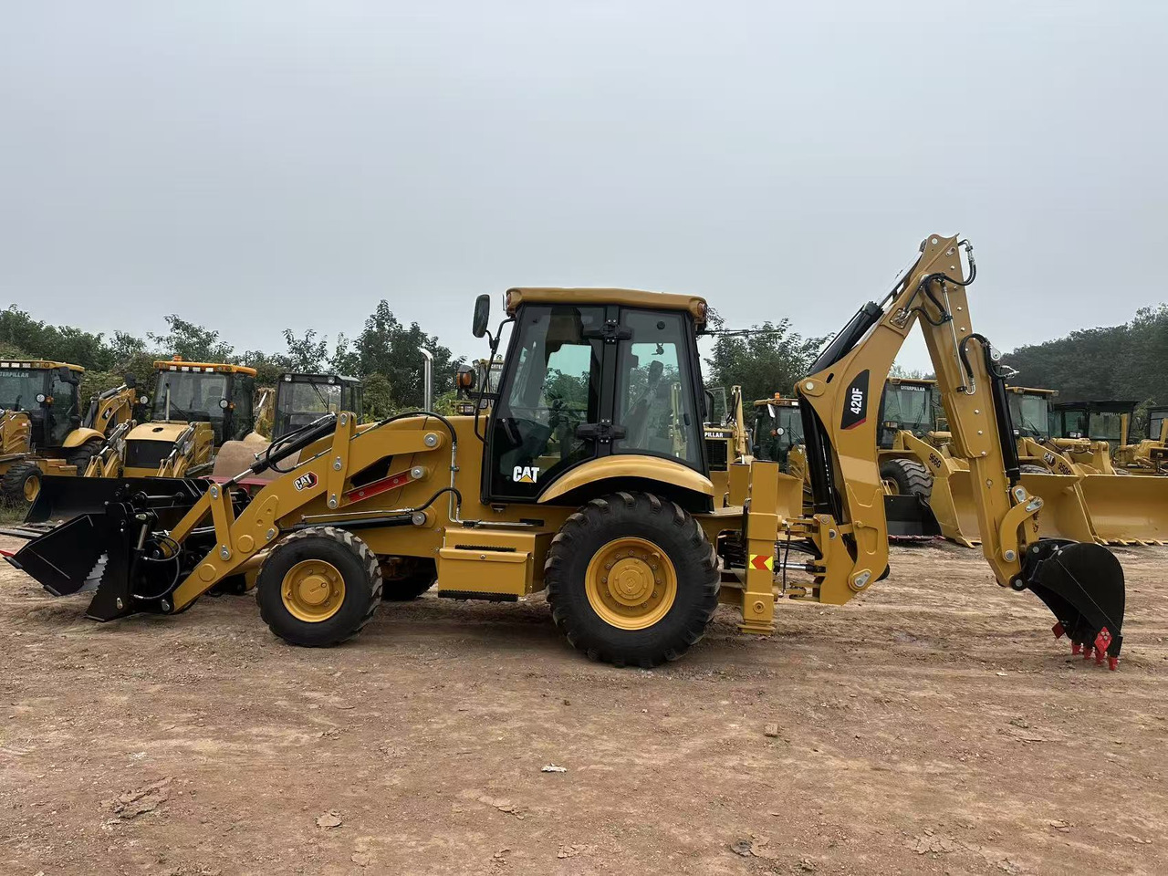 CATERPILLAR 420F2 - Buldoexcavator: Foto 4 CATERPILLAR 420F2 - Buldoexcavator: Foto 4