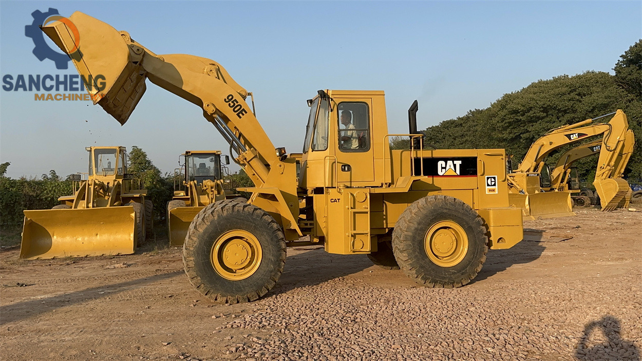 CATERPILLAR 950E - Încărcător frontal pe pneuri: Foto 1 CATERPILLAR 950E - Încărcător frontal pe pneuri: Foto 1