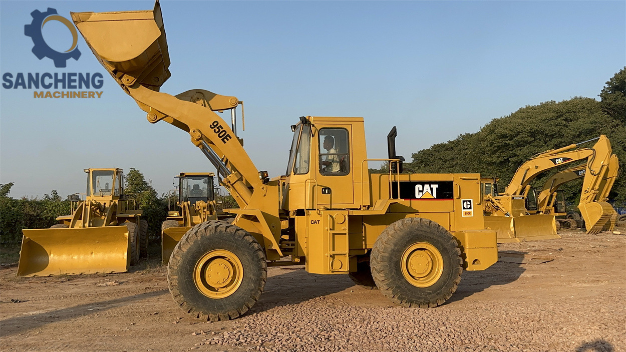 CATERPILLAR 950E - Încărcător frontal pe pneuri: Foto 2 CATERPILLAR 950E - Încărcător frontal pe pneuri: Foto 2