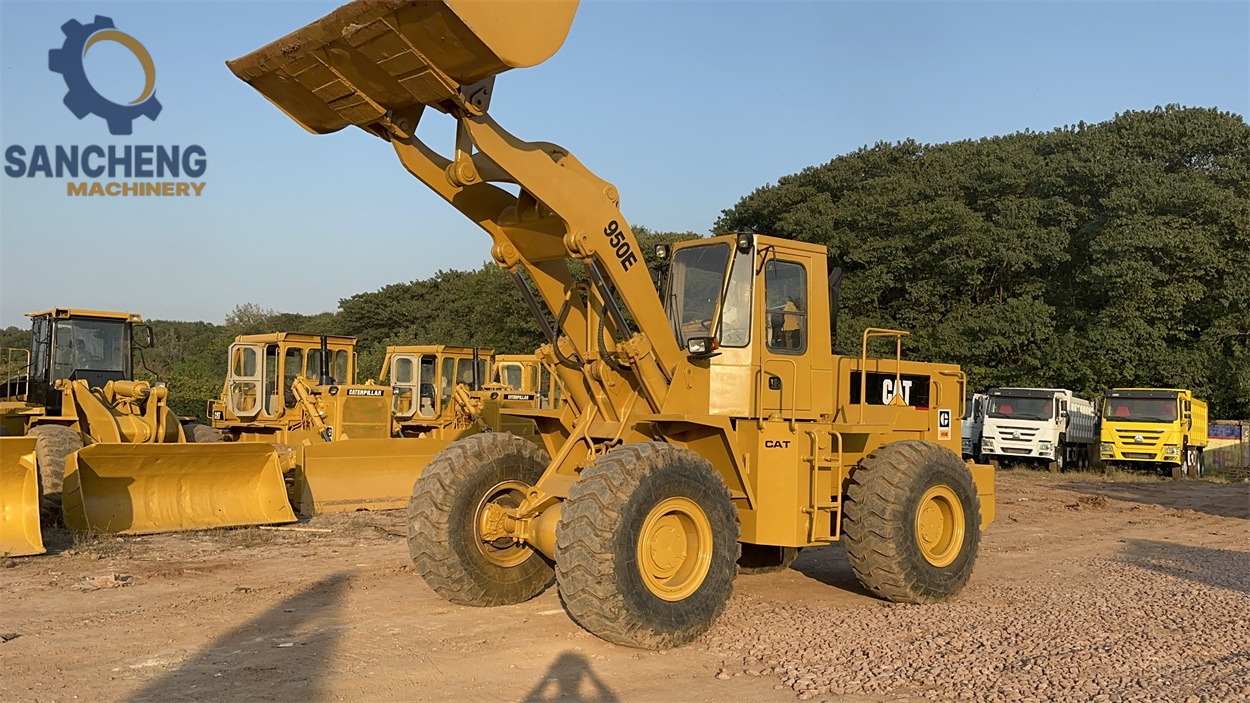 CATERPILLAR 950E - Încărcător frontal pe pneuri: Foto 1 CATERPILLAR 950E - Încărcător frontal pe pneuri: Foto 1