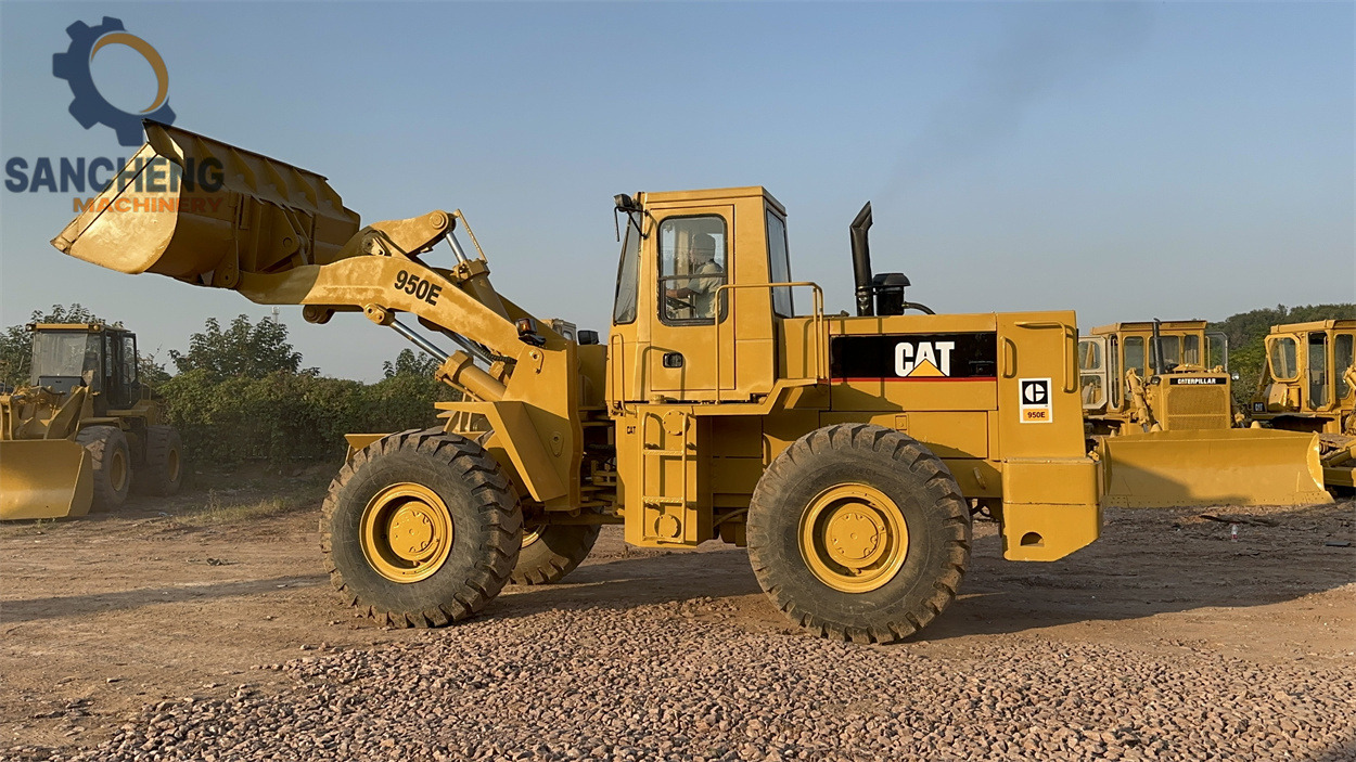 CATERPILLAR 950E - Încărcător frontal pe pneuri: Foto 4 CATERPILLAR 950E - Încărcător frontal pe pneuri: Foto 4