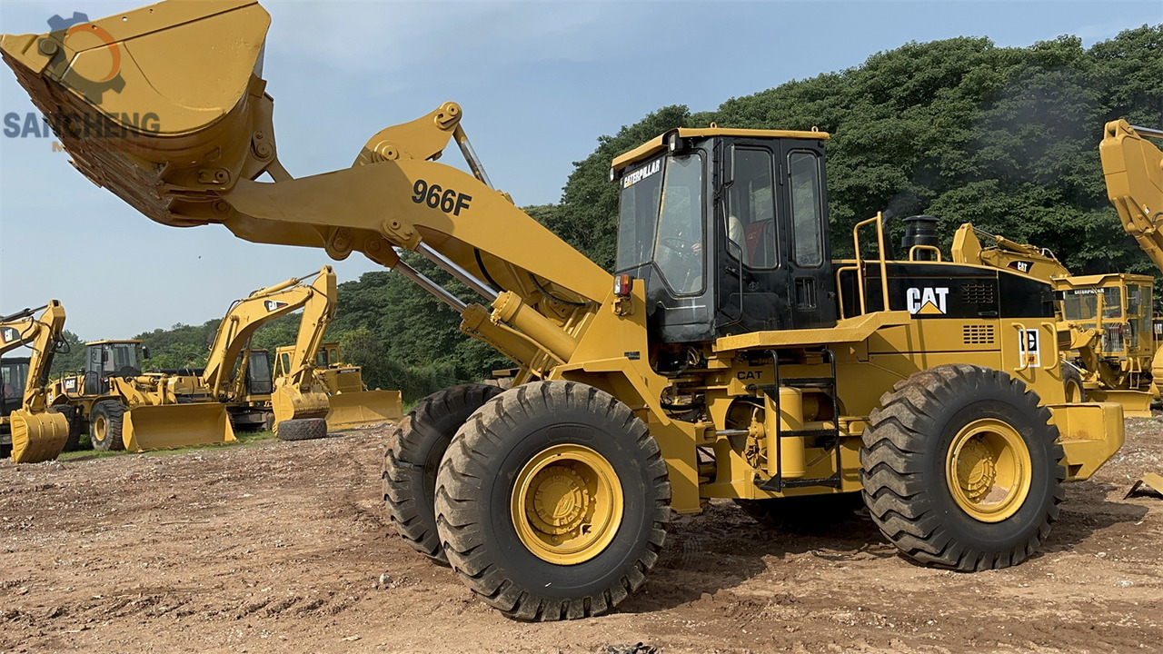 CATERPILLAR 966F - Încărcător frontal pe pneuri: Foto 1 CATERPILLAR 966F - Încărcător frontal pe pneuri: Foto 1