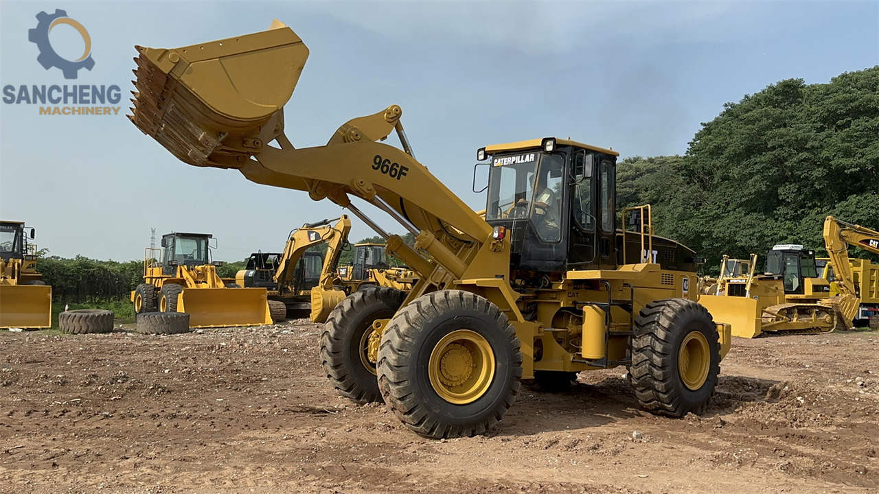 CATERPILLAR 966F - Încărcător frontal pe pneuri: Foto 4 CATERPILLAR 966F - Încărcător frontal pe pneuri: Foto 4