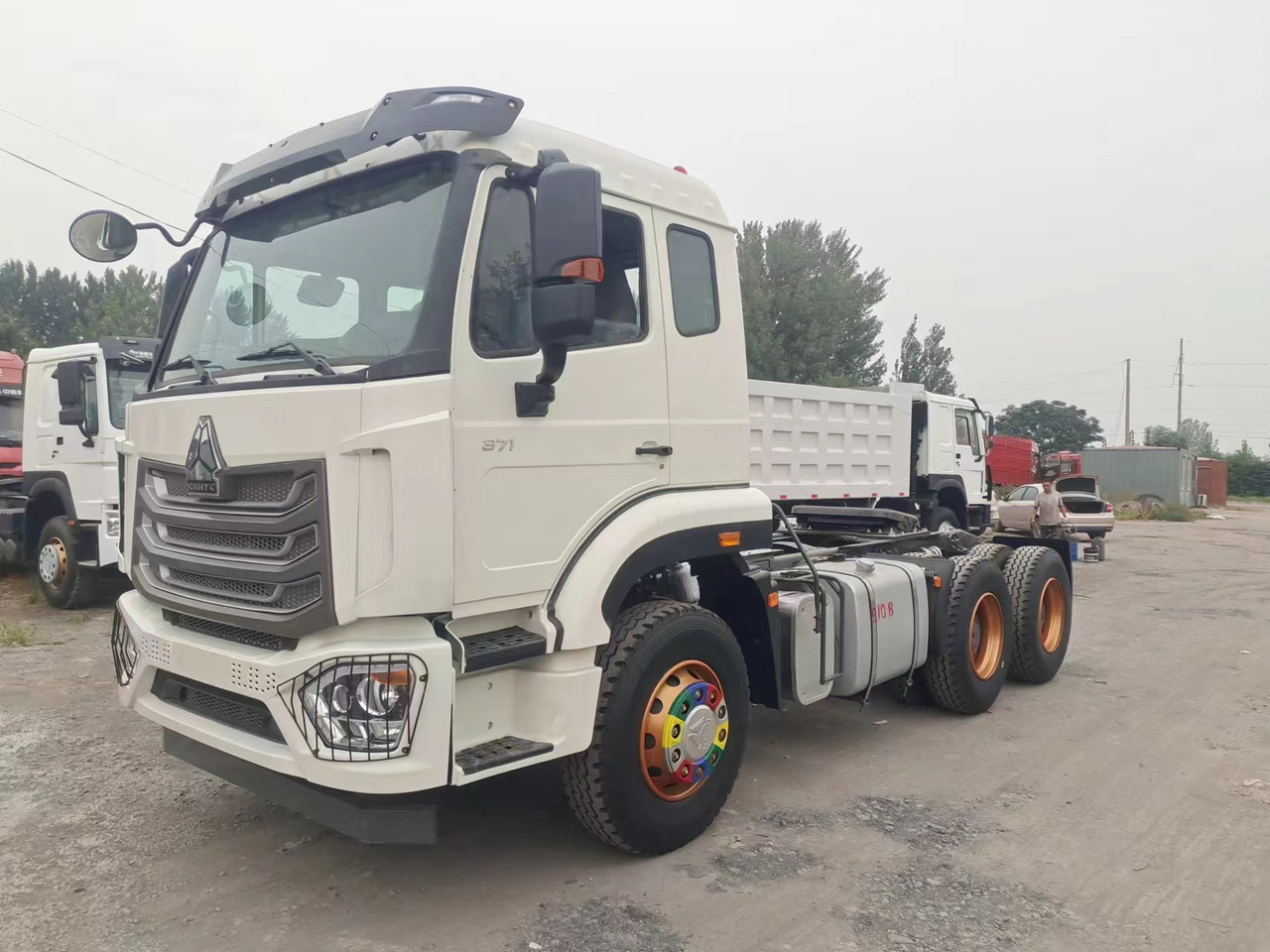 SINOTRUK HOWO 371hp 6X4 Tractor unit - Cap tractor: Foto 1 SINOTRUK HOWO 371hp 6X4 Tractor unit - Cap tractor: Foto 1
