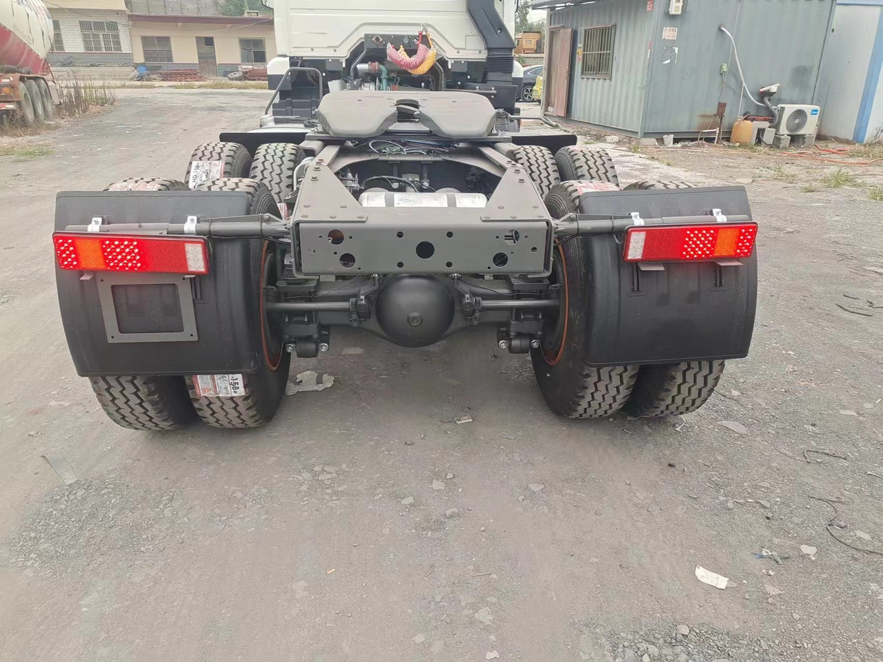 SINOTRUK HOWO 371hp 6X4 Tractor unit - Cap tractor: Foto 5 SINOTRUK HOWO 371hp 6X4 Tractor unit - Cap tractor: Foto 5