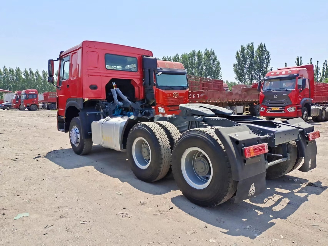 SINOTRUK Howo tractor unit 420hp 6x4 - Cap tractor: Foto 3 SINOTRUK Howo tractor unit 420hp 6x4 - Cap tractor: Foto 3