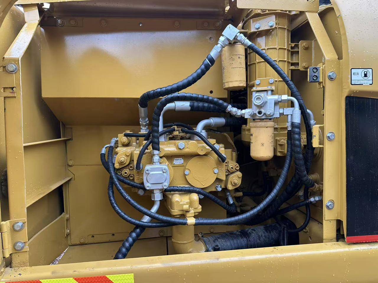 Caterpillar 320CL - Excavator pe şenile: Foto 4 Caterpillar 320CL - Excavator pe şenile: Foto 4