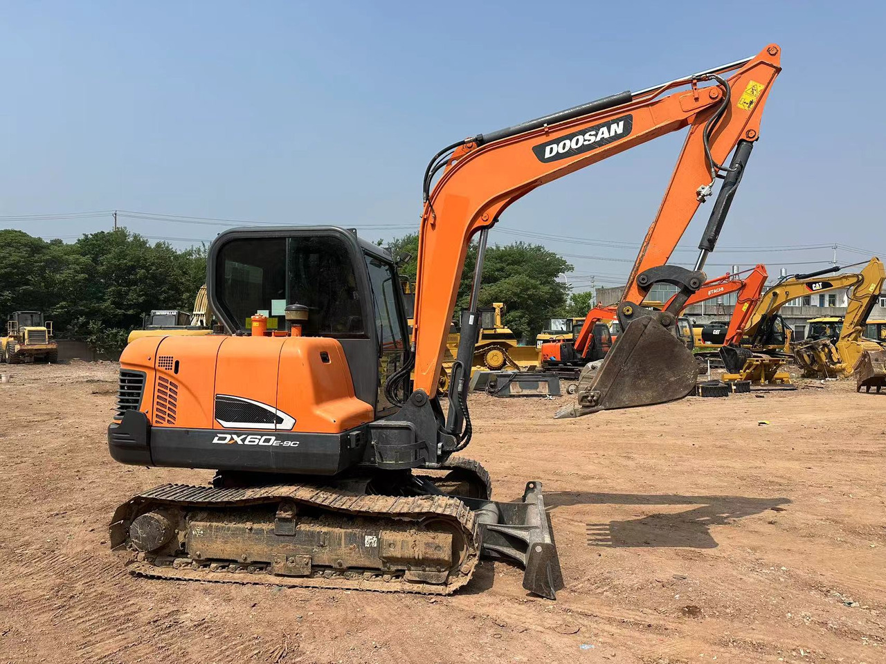 DOOSAN DX60 - Excavator pe şenile: Foto 1 DOOSAN DX60 - Excavator pe şenile: Foto 1