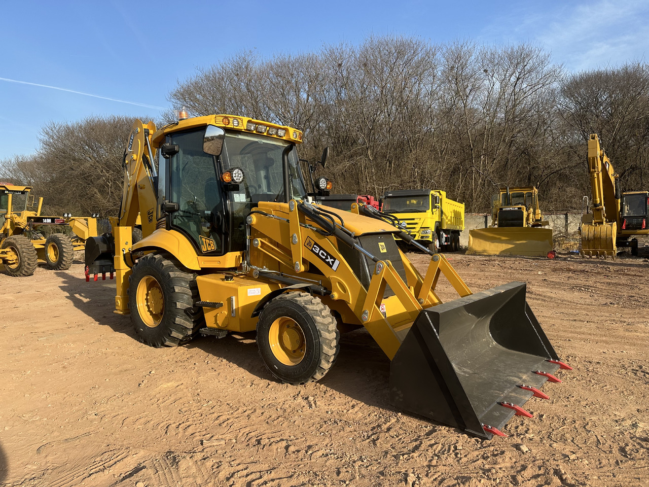 JCB 3CX - Buldoexcavator: Foto 1 JCB 3CX - Buldoexcavator: Foto 1