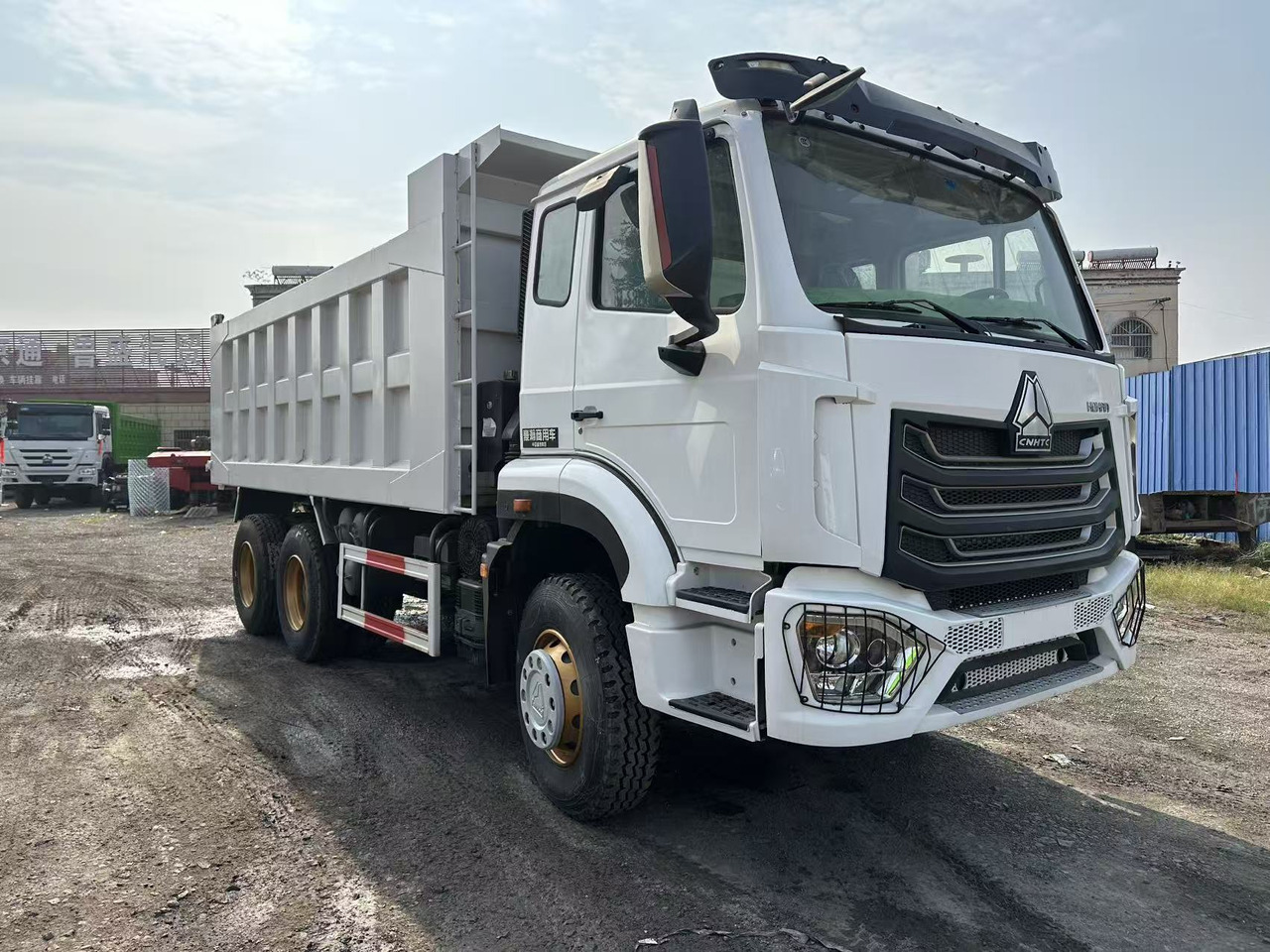 SINOTRUK HOHAN 400hp 6x4 tipper truck - Camion basculantă: Foto 2 SINOTRUK HOHAN 400hp 6x4 tipper truck - Camion basculantă: Foto 2