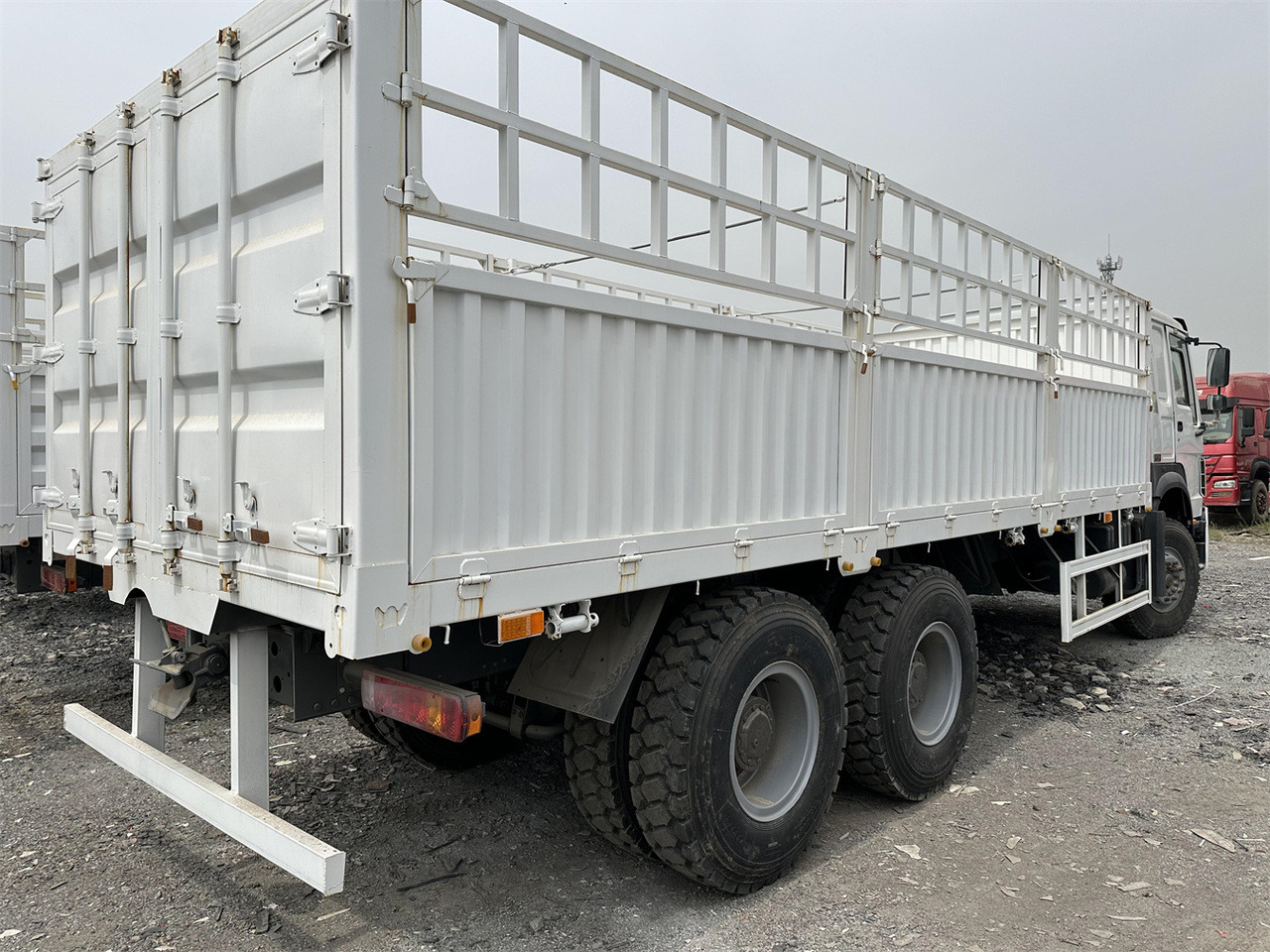 SINOTRUK HOWO 371 Cargo truck - Camion transport animale: Foto 5 SINOTRUK HOWO 371 Cargo truck - Camion transport animale: Foto 5