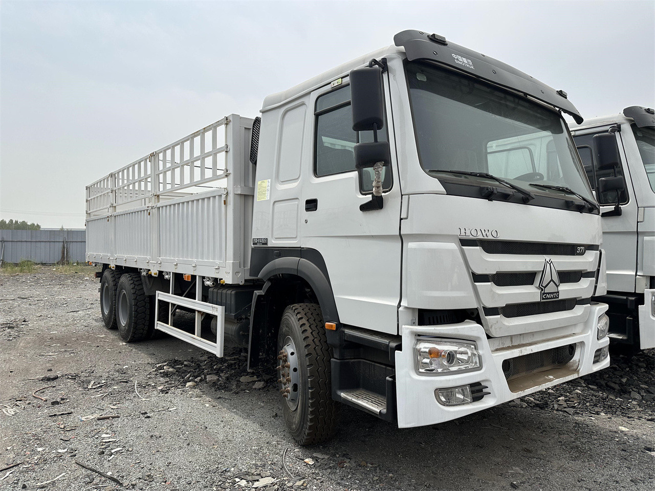SINOTRUK HOWO 371 Cargo truck - Camion transport animale: Foto 2 SINOTRUK HOWO 371 Cargo truck - Camion transport animale: Foto 2