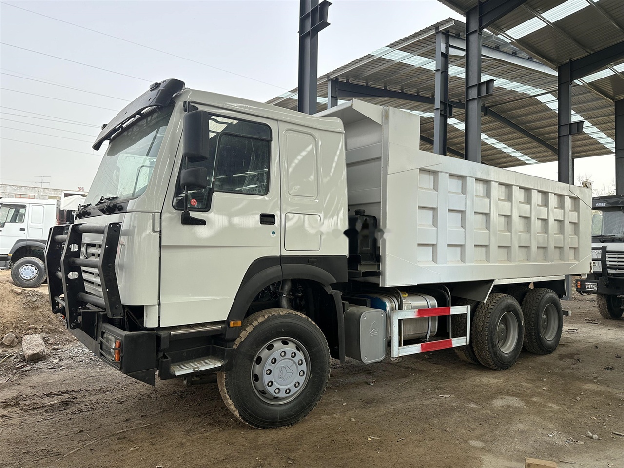 SINOTRUK HOWO 371 Dump Truck - Camion basculantă: Foto 1 SINOTRUK HOWO 371 Dump Truck - Camion basculantă: Foto 1