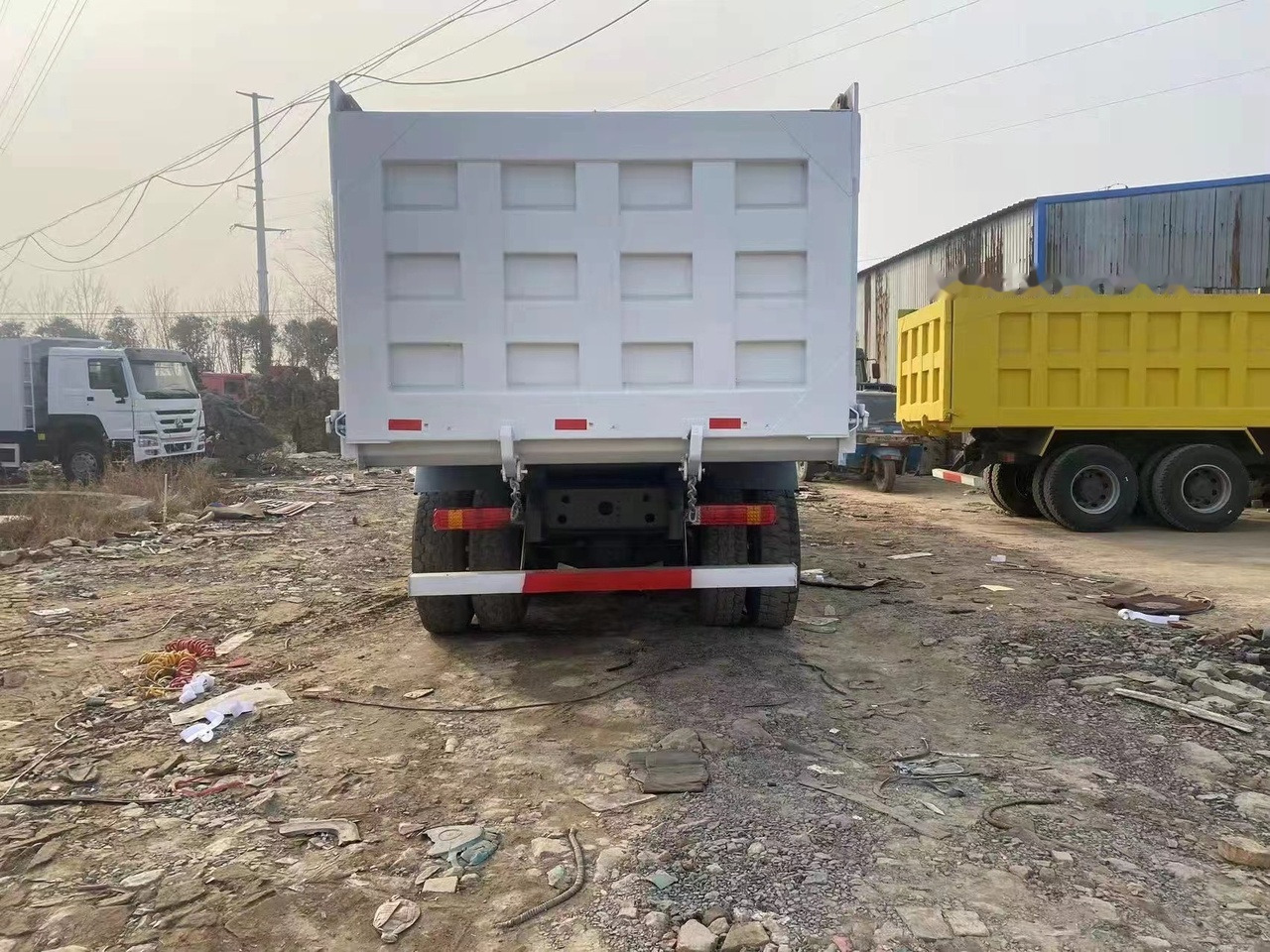 SINOTRUK HOWO 371 Tipper truck - Camion basculantă: Foto 3 SINOTRUK HOWO 371 Tipper truck - Camion basculantă: Foto 3