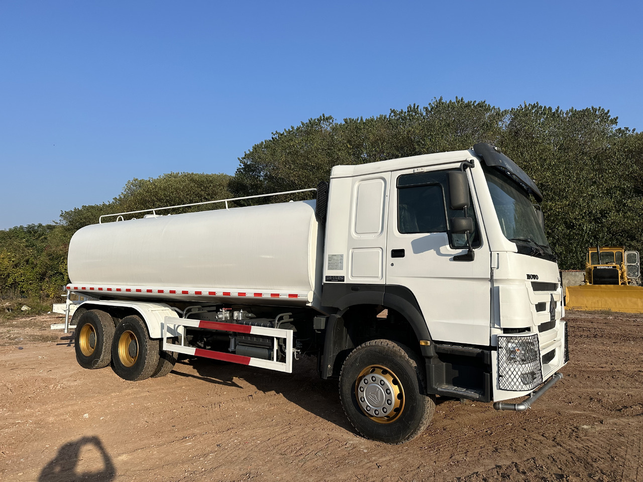 SINOTRUK HOWO 371 Water Tanker Truck - Camion cisternă: Foto 1 SINOTRUK HOWO 371 Water Tanker Truck - Camion cisternă: Foto 1