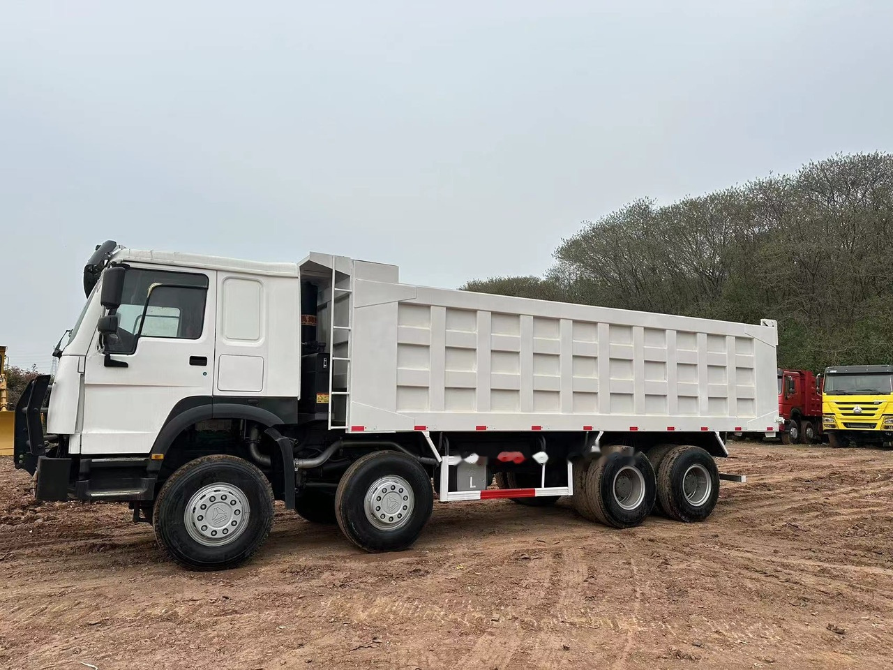 SINOTRUK HOWO 371 with Bumper - Camion basculantă: Foto 5 SINOTRUK HOWO 371 with Bumper - Camion basculantă: Foto 5