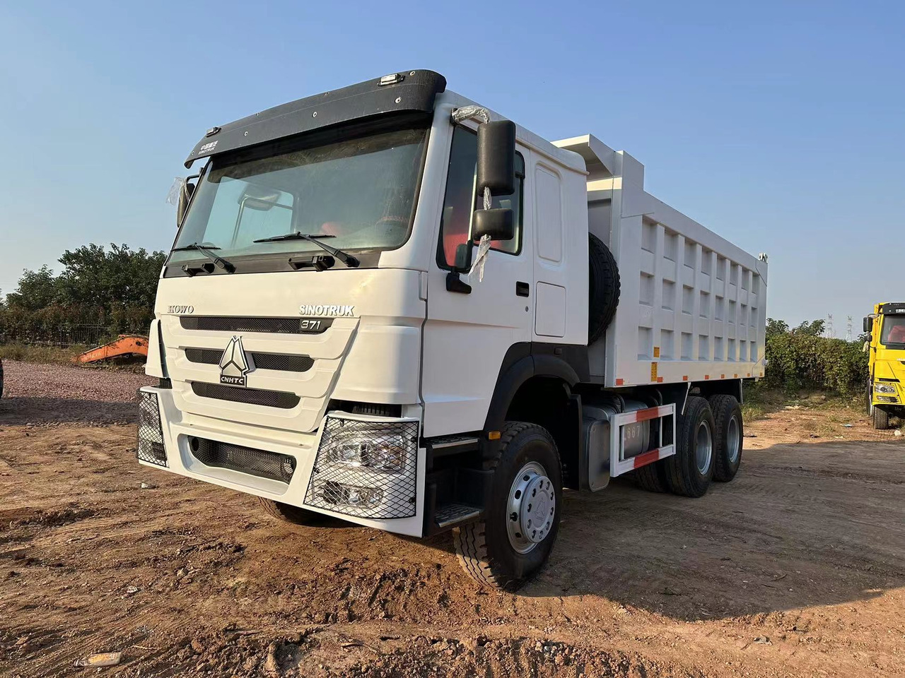 SINOTRUK HOWO 371hp 6x4 - Camion basculantă: Foto 1 SINOTRUK HOWO 371hp 6x4 - Camion basculantă: Foto 1