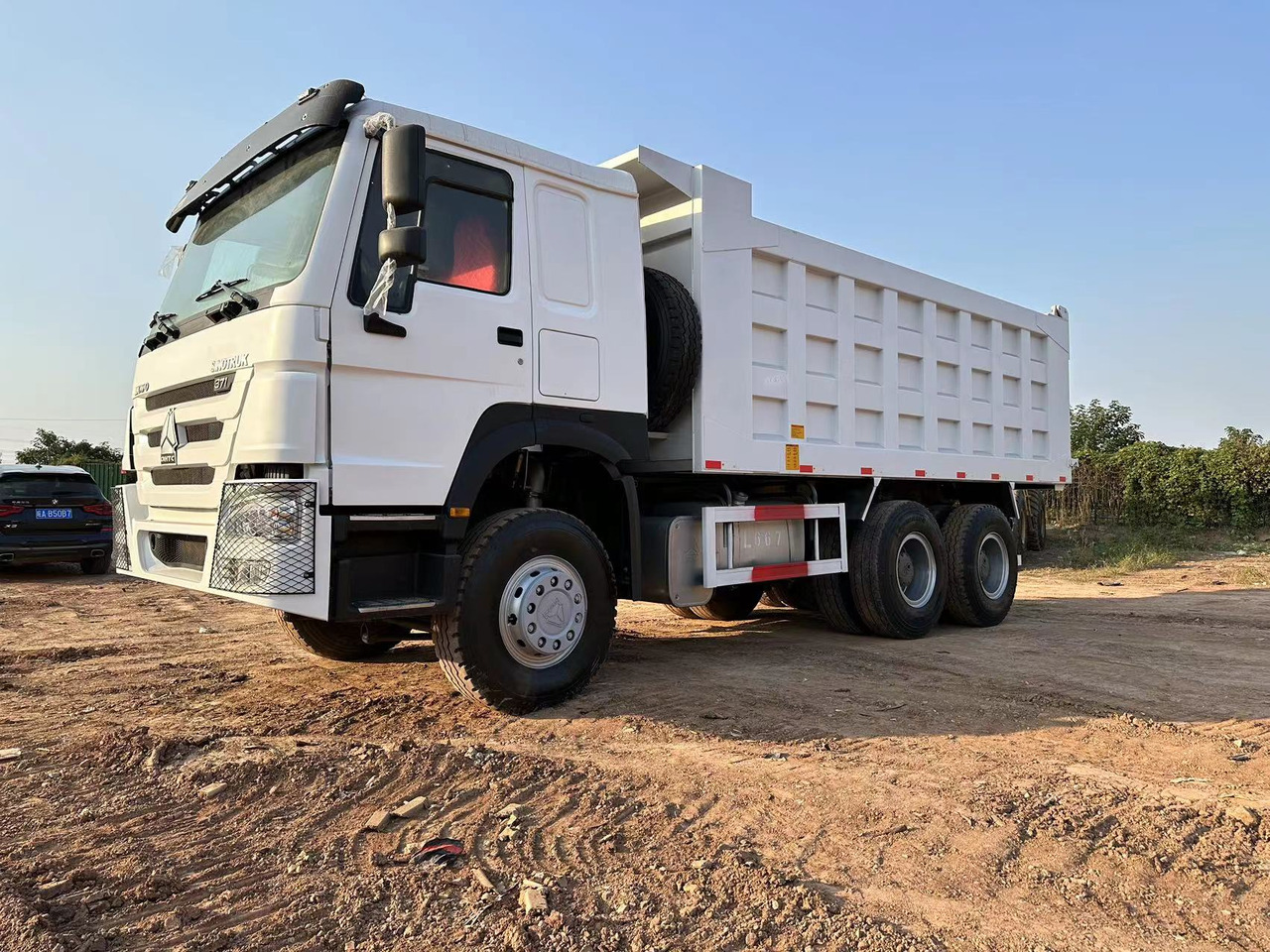 SINOTRUK HOWO 371hp 6x4 - Camion basculantă: Foto 3 SINOTRUK HOWO 371hp 6x4 - Camion basculantă: Foto 3