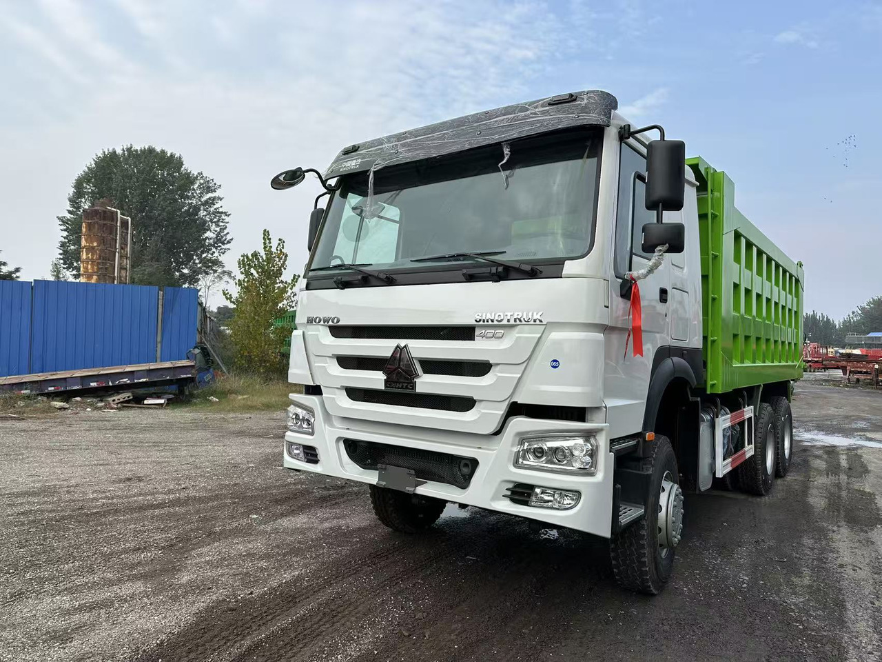 SINOTRUK HOWO 400HP 6X4 Tipper Truck - Camion basculantă: Foto 2 SINOTRUK HOWO 400HP 6X4 Tipper Truck - Camion basculantă: Foto 2