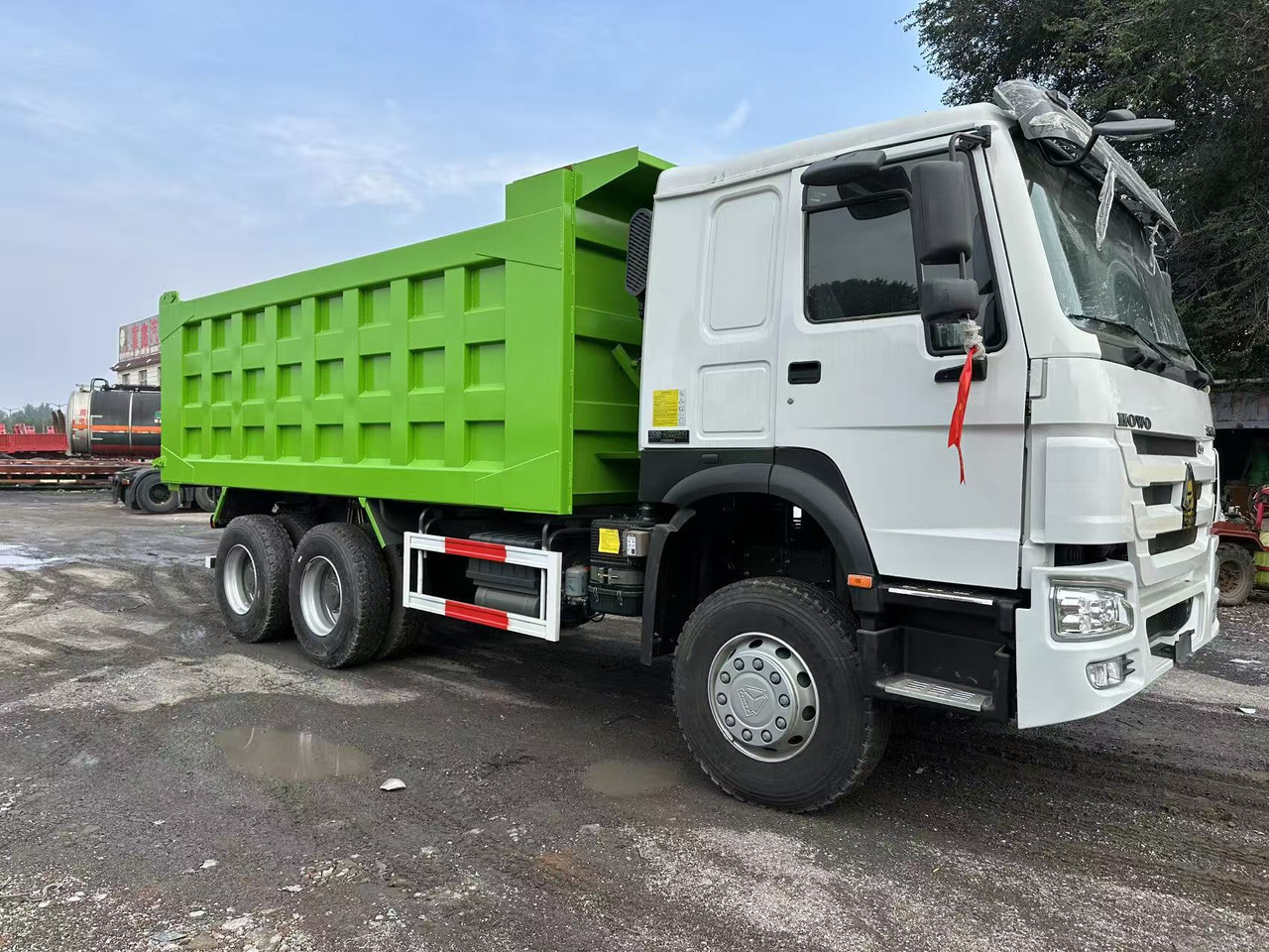 SINOTRUK HOWO 400HP 6X4 Tipper Truck - Camion basculantă: Foto 3 SINOTRUK HOWO 400HP 6X4 Tipper Truck - Camion basculantă: Foto 3