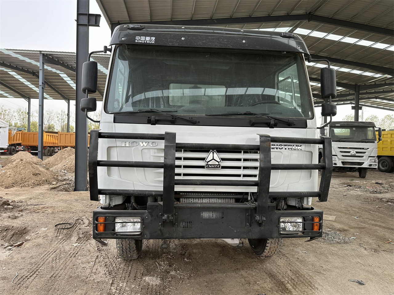 SINOTRUK HOWO Dump truck 371 6x4 - Camion basculantă: Foto 4 SINOTRUK HOWO Dump truck 371 6x4 - Camion basculantă: Foto 4