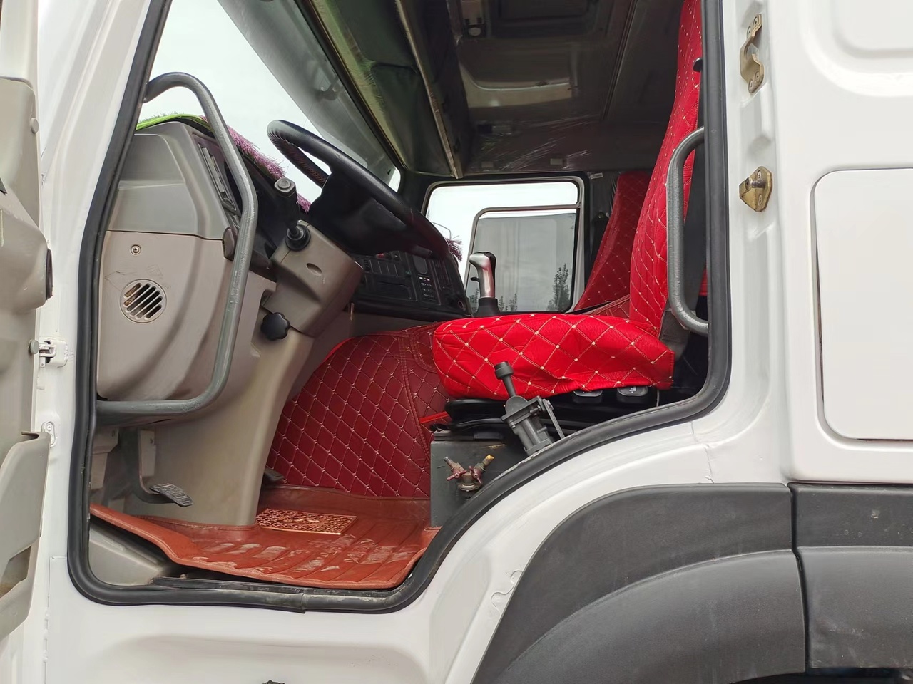 SINOTRUK HOWO Dump truck 371 6x4 - Camion basculantă: Foto 5 SINOTRUK HOWO Dump truck 371 6x4 - Camion basculantă: Foto 5