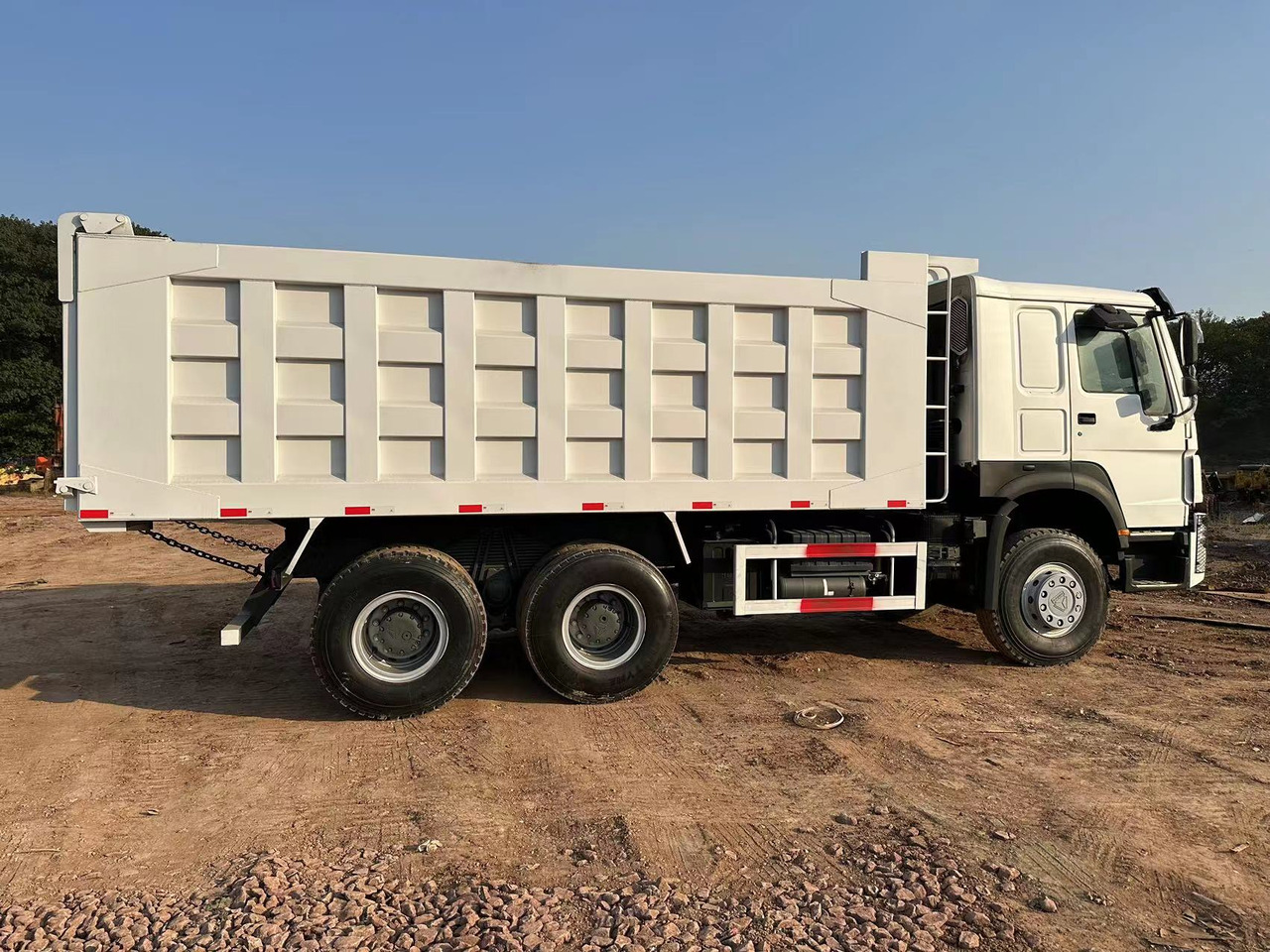 SINOTRUK HOWO HOWO 371 6x4 - Camion basculantă: Foto 4 SINOTRUK HOWO HOWO 371 6x4 - Camion basculantă: Foto 4
