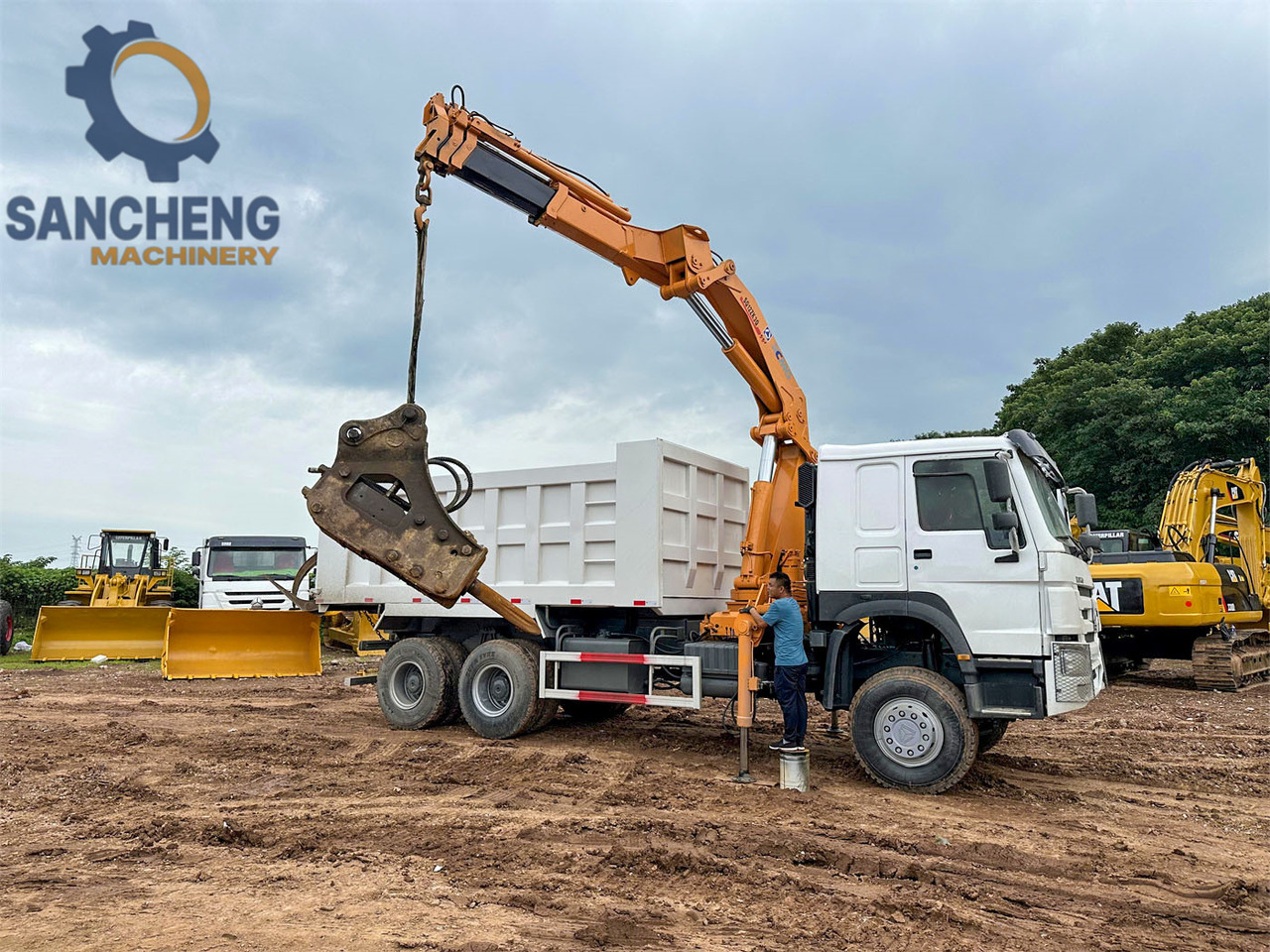 SINOTRUK Howo 371 6x4 crane truck - Camion cu macara: Foto 3 SINOTRUK Howo 371 6x4 crane truck - Camion cu macara: Foto 3