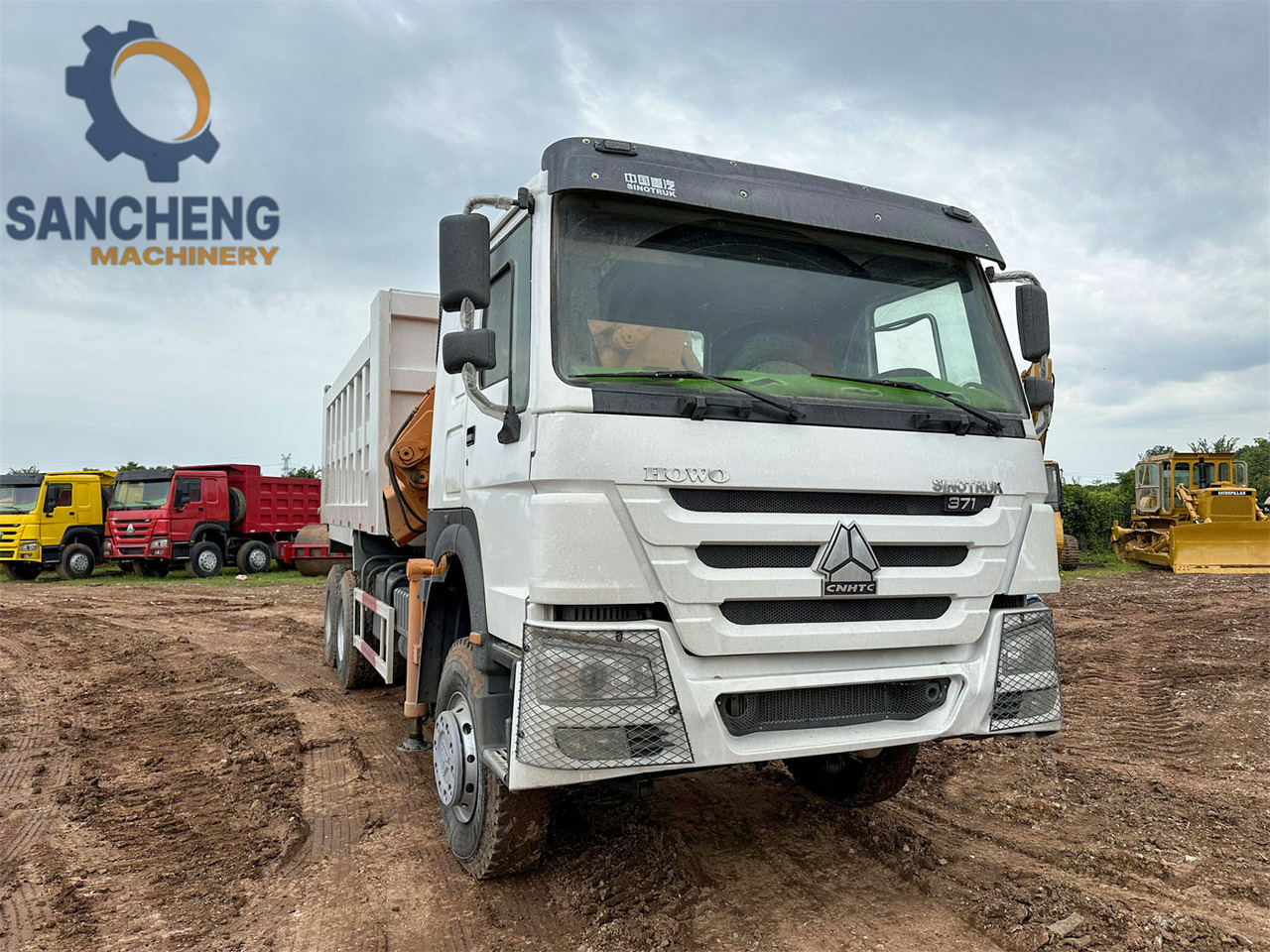 SINOTRUK Howo 371 6x4 crane truck - Camion cu macara: Foto 2 SINOTRUK Howo 371 6x4 crane truck - Camion cu macara: Foto 2