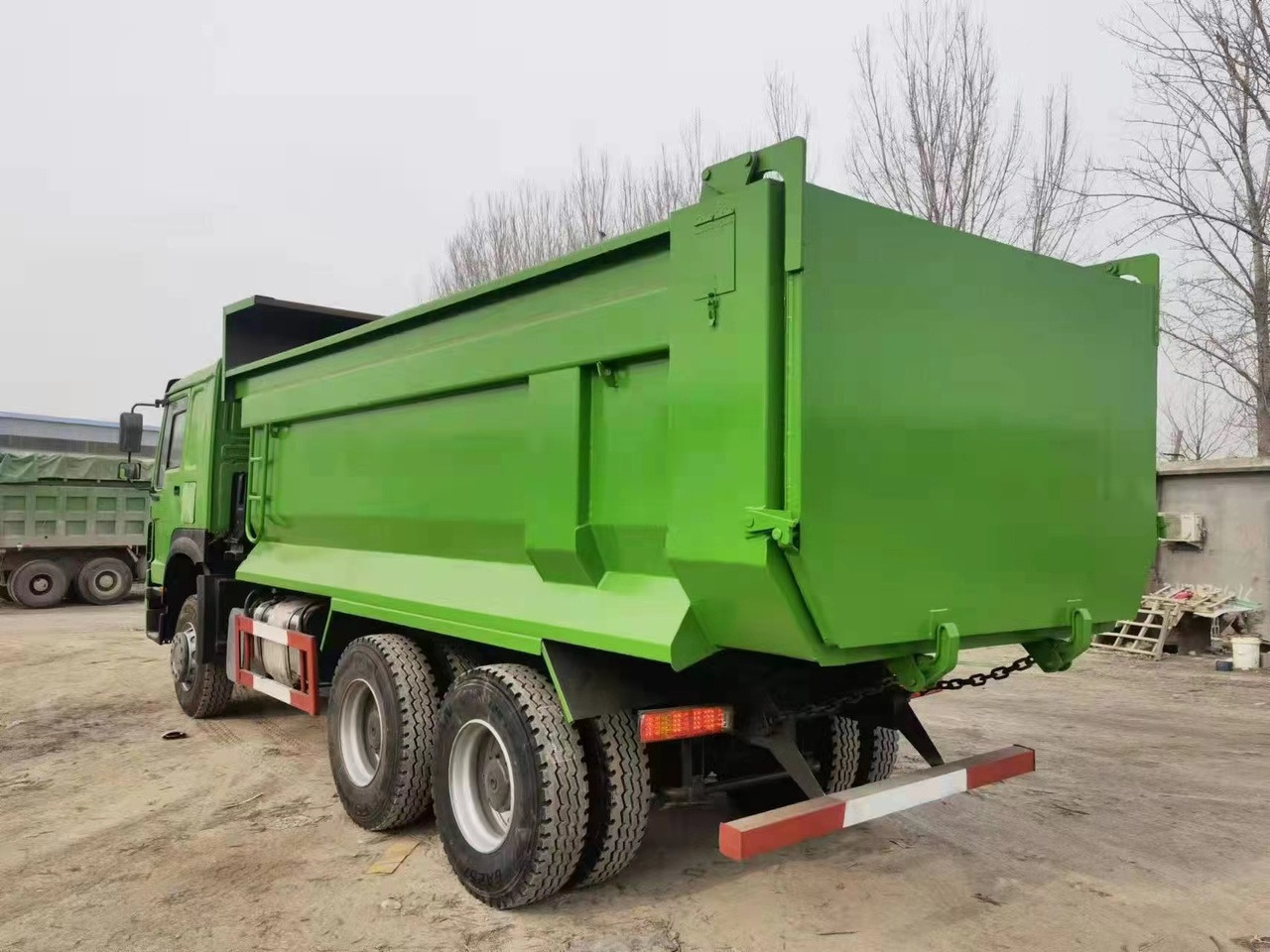 SINOTRUK Howo 6x4 Dump truck 371hp - Camion basculantă: Foto 4 SINOTRUK Howo 6x4 Dump truck 371hp - Camion basculantă: Foto 4
