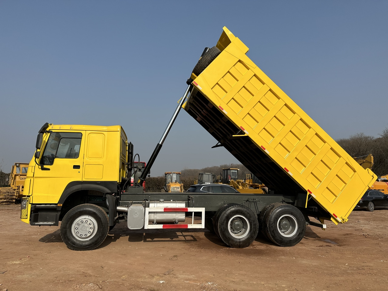 SINOTRUK Howo 6x4 Dump truck 371hp - Camion basculantă: Foto 5 SINOTRUK Howo 6x4 Dump truck 371hp - Camion basculantă: Foto 5