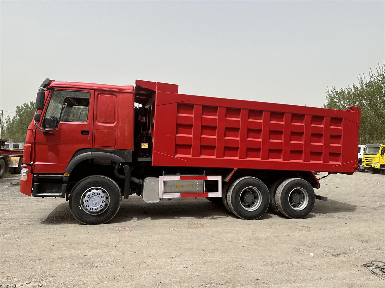 SINOTRUK Howo Dump truck 371 - Camion basculantă: Foto 3 SINOTRUK Howo Dump truck 371 - Camion basculantă: Foto 3