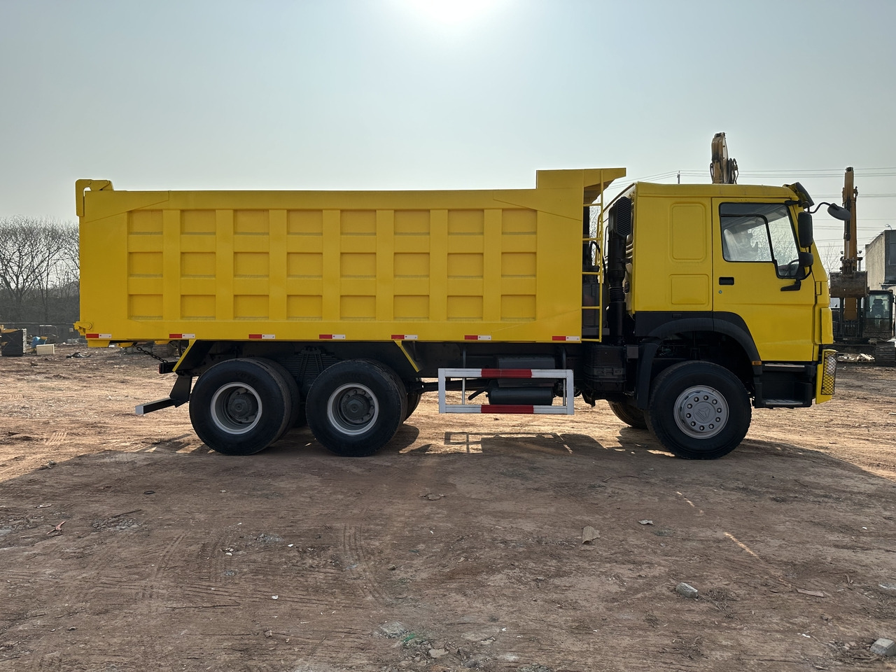 SINOTRUK Howo Dump truck 371 - Camion basculantă: Foto 5 SINOTRUK Howo Dump truck 371 - Camion basculantă: Foto 5