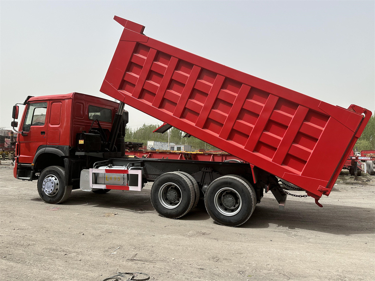 SINOTRUK Howo Dump truck 371 - Camion basculantă: Foto 4 SINOTRUK Howo Dump truck 371 - Camion basculantă: Foto 4