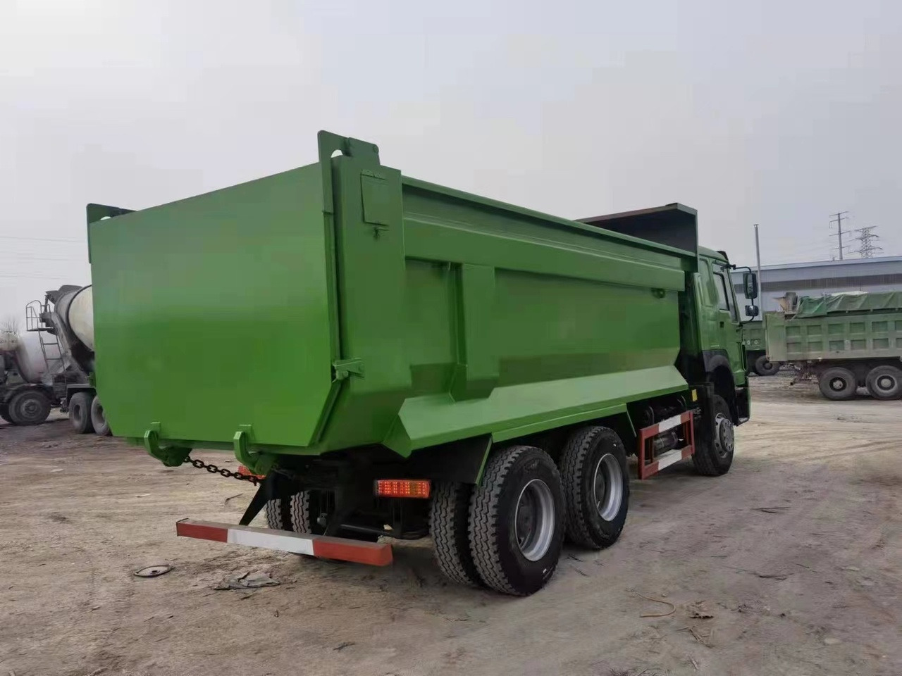 SINOTRUK Howo Dump truck 371 - Camion basculantă: Foto 5 SINOTRUK Howo Dump truck 371 - Camion basculantă: Foto 5