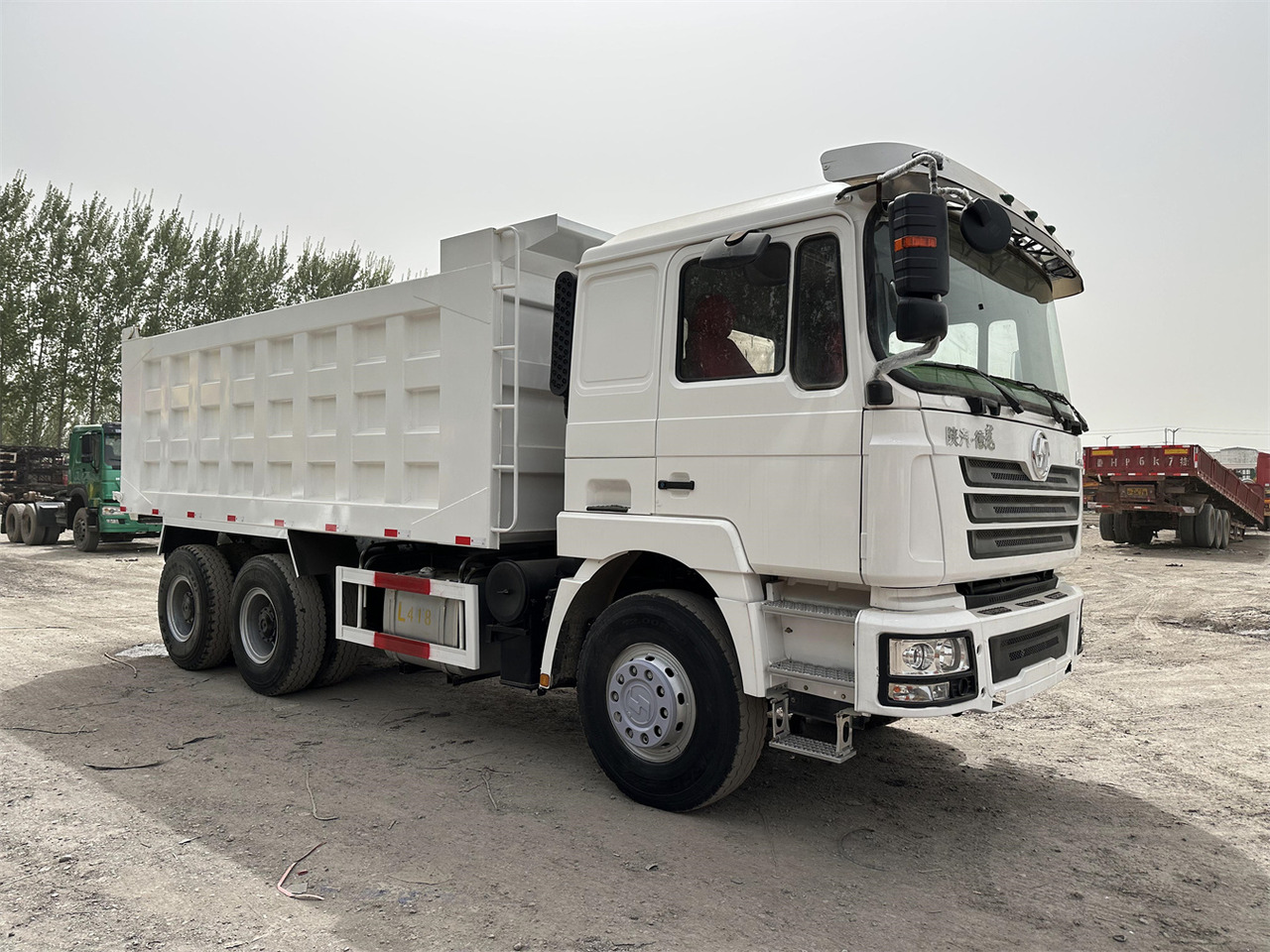Camion basculantă pentru transport de utilaje grele Shacman F3000 Dump truck: Foto 1