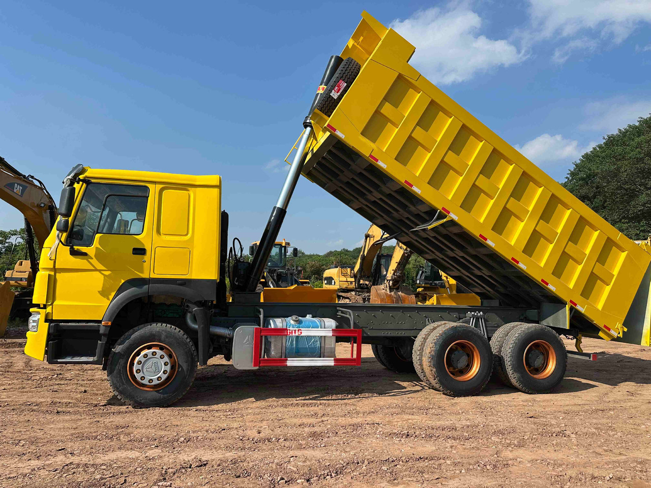 Sinotruk HOWO 400hp 6X4 - Camion basculantă: Foto 2 Sinotruk HOWO 400hp 6X4 - Camion basculantă: Foto 2