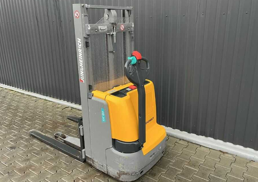 Jungheinrich EJC110 - Transpalet la mare înălţime: Foto 3 Jungheinrich EJC110 - Transpalet la mare înălţime: Foto 3