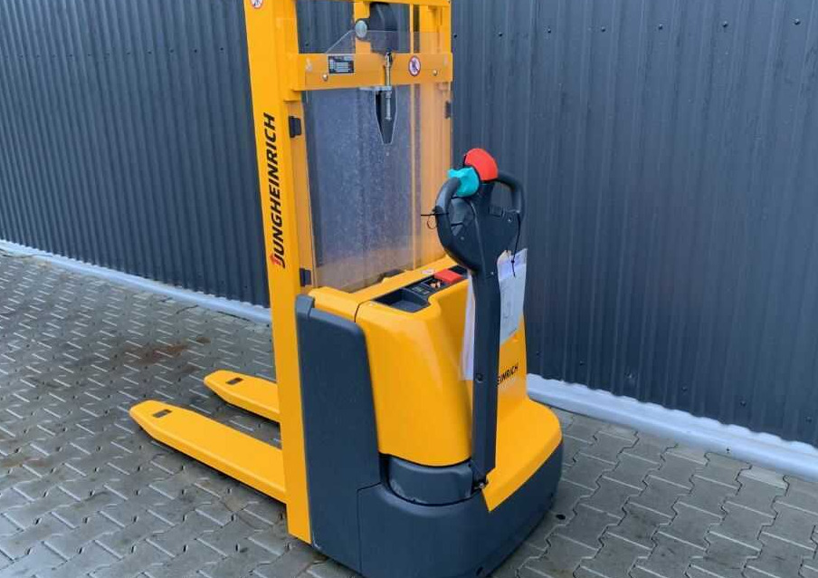 Jungheinrich EJC110 - Transpalet la mare înălţime: Foto 3 Jungheinrich EJC110 - Transpalet la mare înălţime: Foto 3