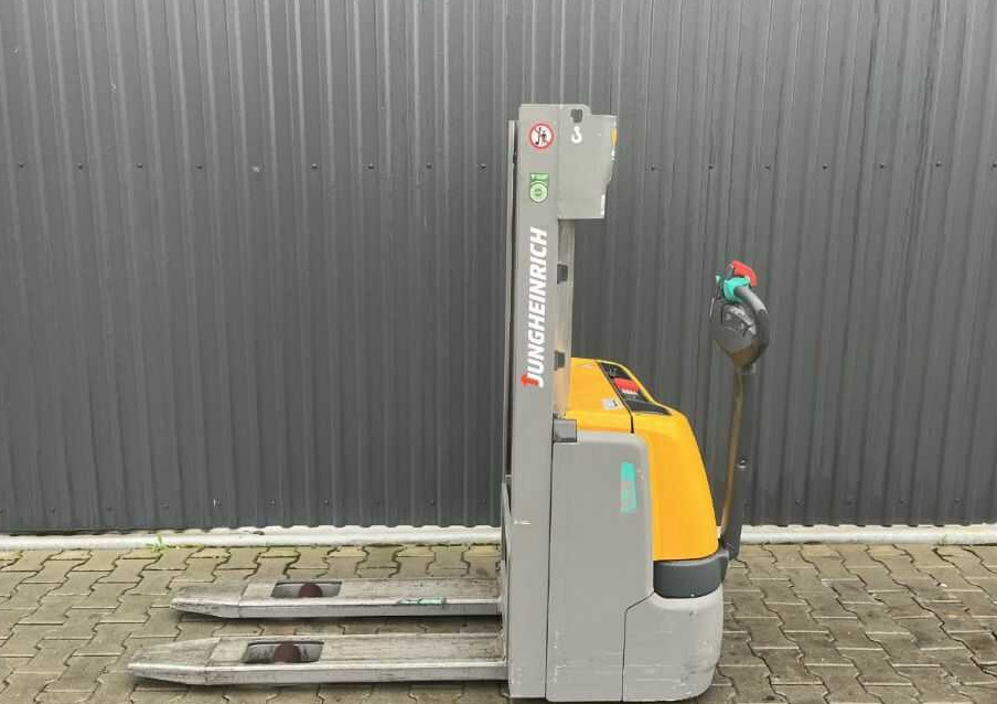 Jungheinrich EJC112 - Transpalet la mare înălţime: Foto 2 Jungheinrich EJC112 - Transpalet la mare înălţime: Foto 2