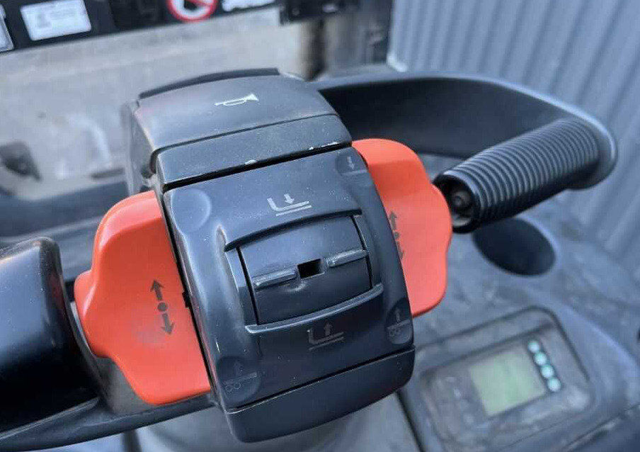 Transpalet la mare înălţime Linde D12HPSP: Foto 7 Transpalet la mare înălţime Linde D12HPSP: Foto 7