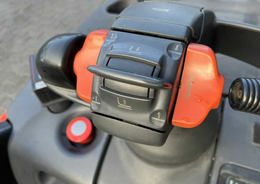 Linde D12SP - Transpalet la mare înălţime: Foto 3 Linde D12SP - Transpalet la mare înălţime: Foto 3