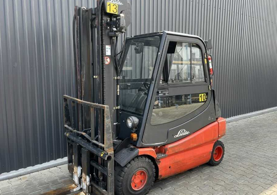 Linde E30-03 - Electrostivuitor: Foto 1 Linde E30-03 - Electrostivuitor: Foto 1