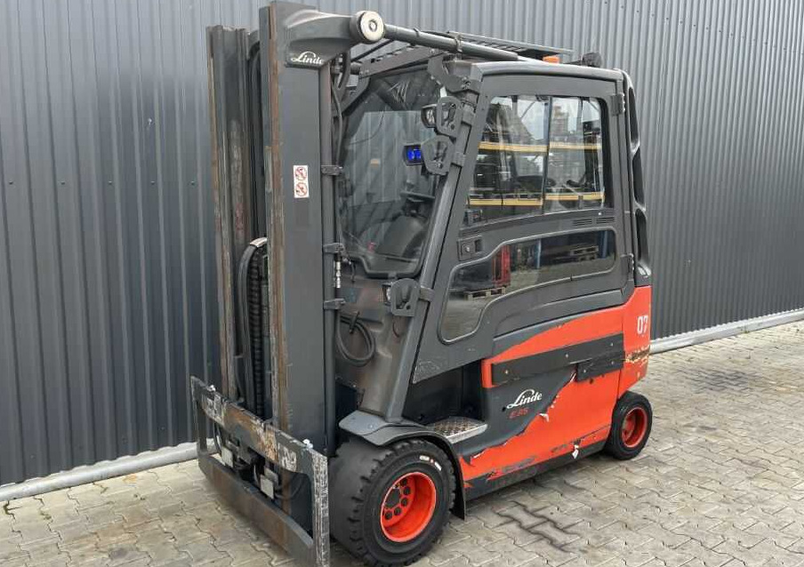 Linde E35HL-01 - Electrostivuitor: Foto 1 Linde E35HL-01 - Electrostivuitor: Foto 1