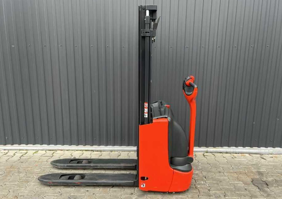 Linde L12 - Transpalet la mare înălţime: Foto 2 Linde L12 - Transpalet la mare înălţime: Foto 2