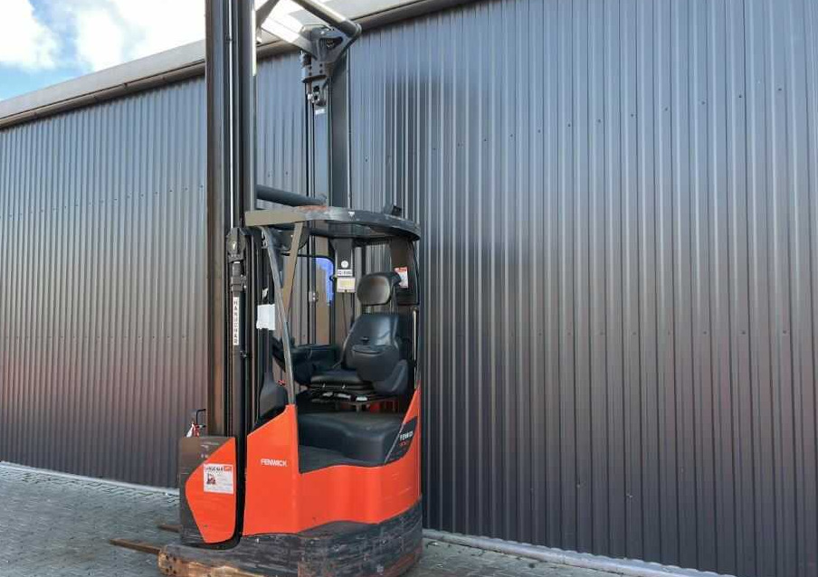 Linde R14X - Stivuitor cu catarg retractabil: Foto 3 Linde R14X - Stivuitor cu catarg retractabil: Foto 3