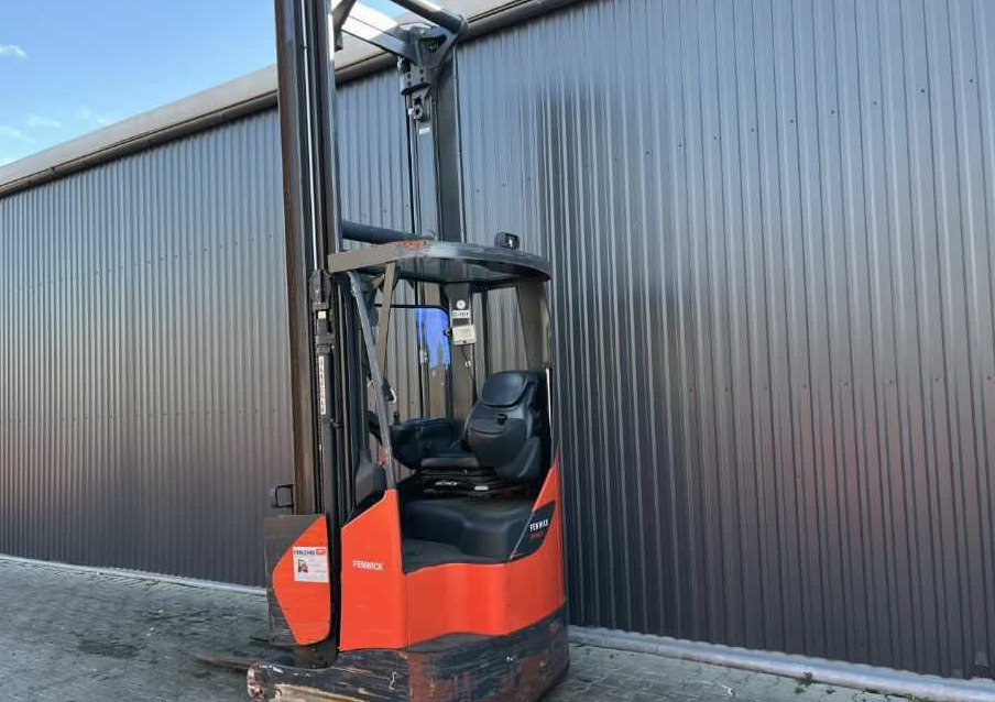 Linde R14X - Stivuitor cu catarg retractabil: Foto 3 Linde R14X - Stivuitor cu catarg retractabil: Foto 3
