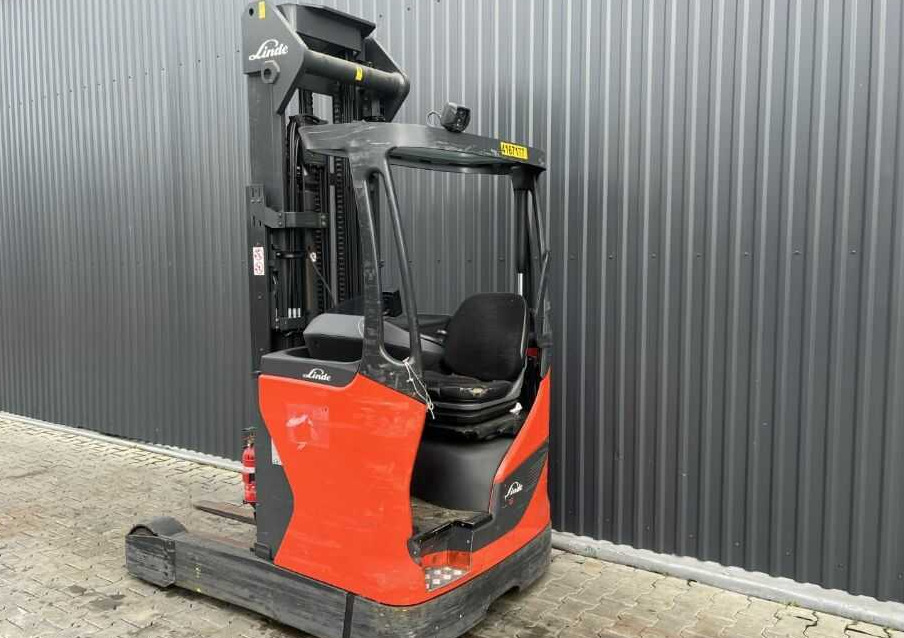 Linde R16-01 - Stivuitor cu catarg retractabil: Foto 3 Linde R16-01 - Stivuitor cu catarg retractabil: Foto 3