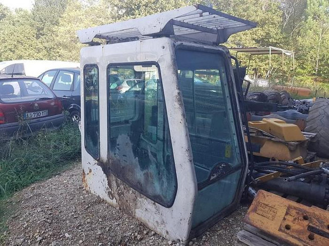 Liebherr A904 R904 A914 R914 A924 R924 A934 R934 A944 R944 A954 R954 - - Cabină și interior: Foto 3 Liebherr A904 R904 A914 R914 A924 R924 A934 R934 A944 R944 A954 R954 - - Cabină și interior: Foto 3